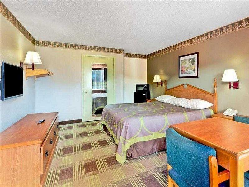 Super 8 Newnan Hotel Exterior photo